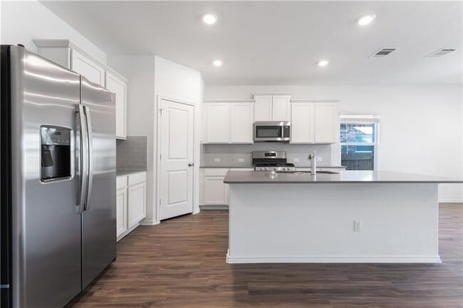 Building Photo - 924 Bluewood Bend