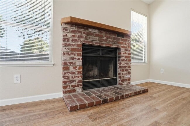 Building Photo - 604 Hovey Way