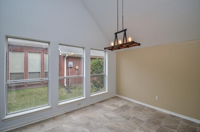 Building Photo - 139 Skycrest Dr