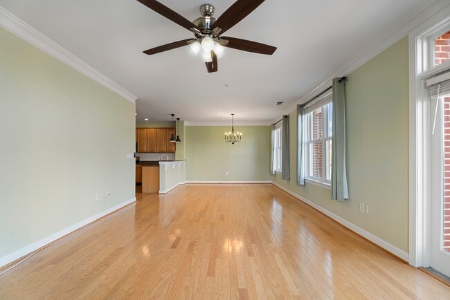 Building Photo - 35 E All Saints St