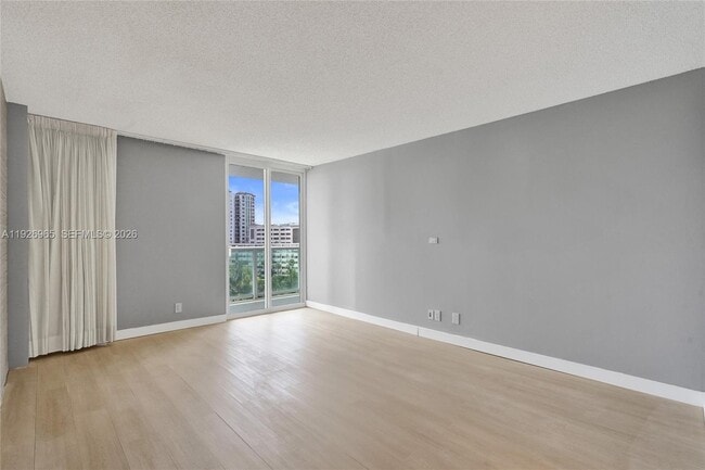 Building Photo - 100 Bayview Dr
