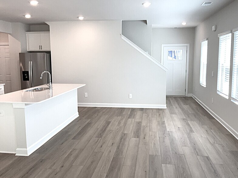 Building Photo - 548 Crowder Pl