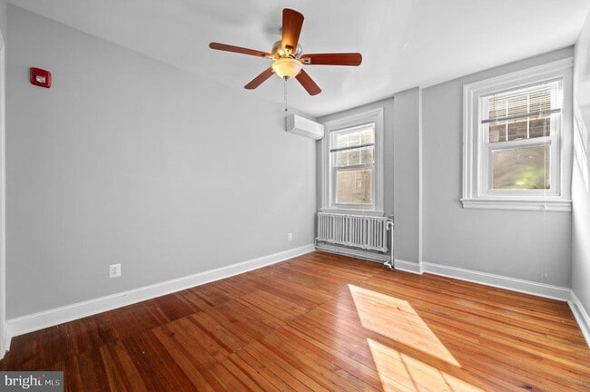 Building Photo - 838 W Lancaster Ave