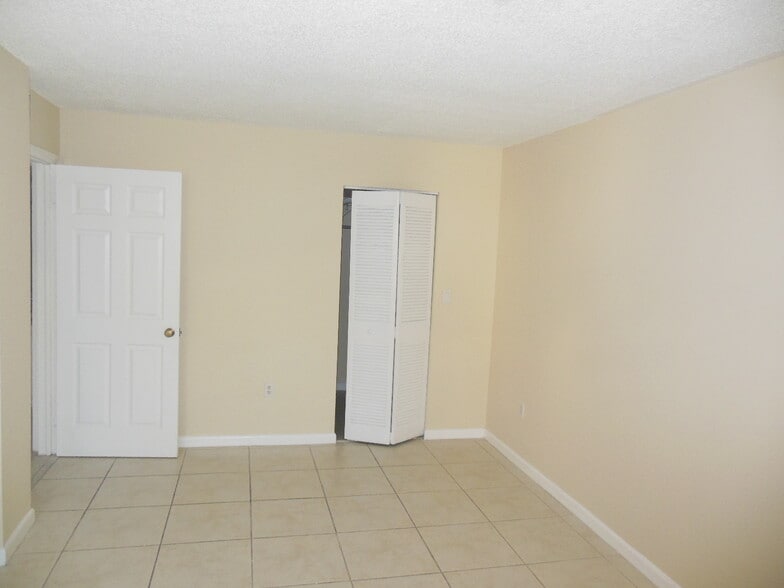 Building Photo - 8255 SW 152nd Ave