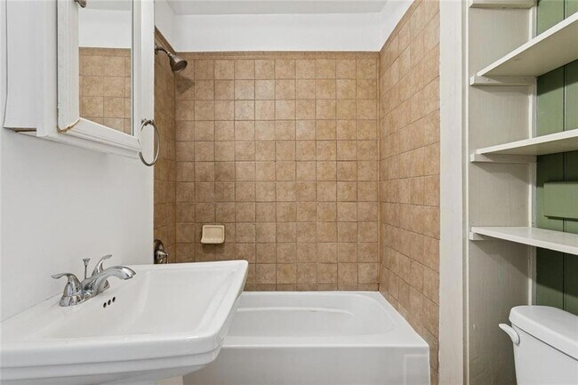 Building Photo - 1112 Royal St