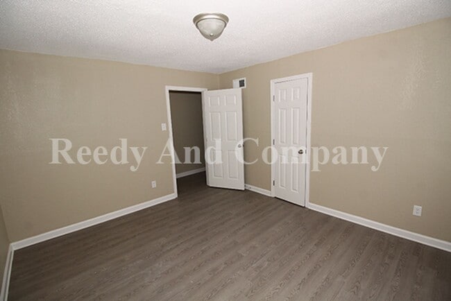 Building Photo - 93 Eastview Dr