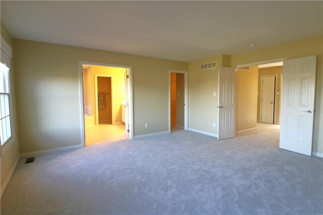 Building Photo - 2014 Trillium Ct