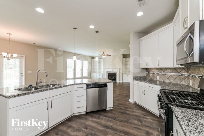 Building Photo - 409 Flat Rock Ln