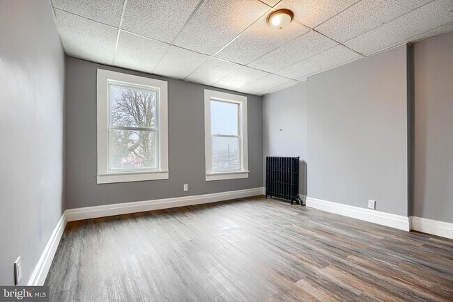 Building Photo - 2533 W Lombard St