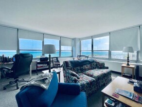 Building Photo - 2 bedroom in Chicago IL 60657