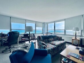 Building Photo - 2 bedroom in Chicago IL 60657