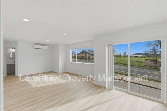 Building Photo - 810 S 19th St