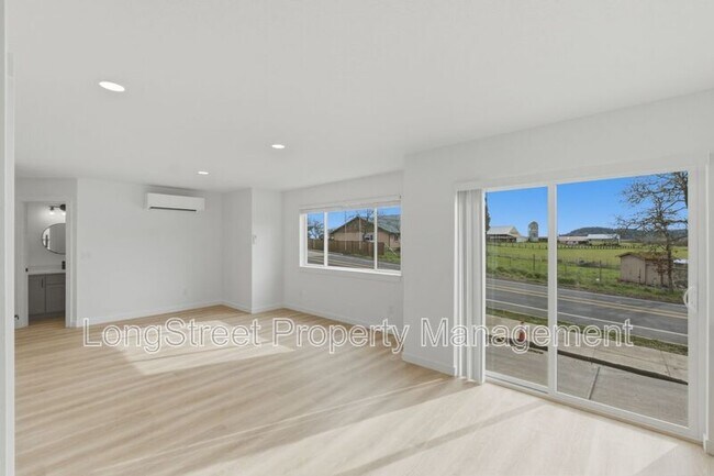 Building Photo - 818 S 19th St