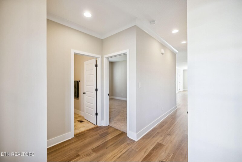 Building Photo - 122 Roseberry St