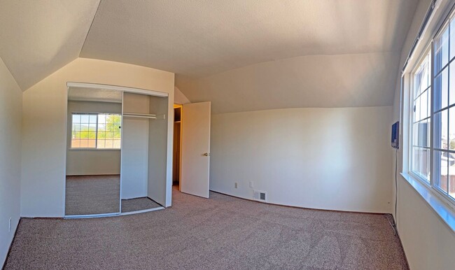 Building Photo - Beautiful Updated Home!