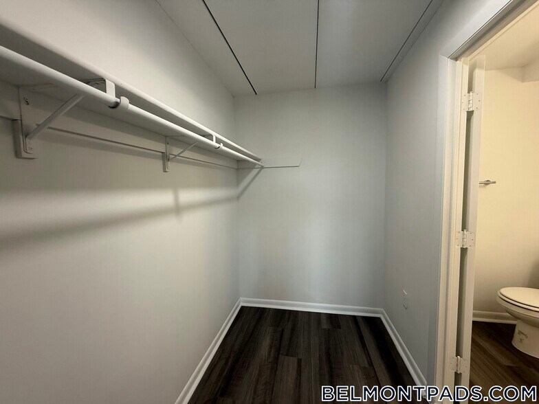 Building Photo - 53 Hill Rd