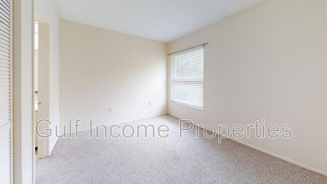 Building Photo - 6228 7th Ave W