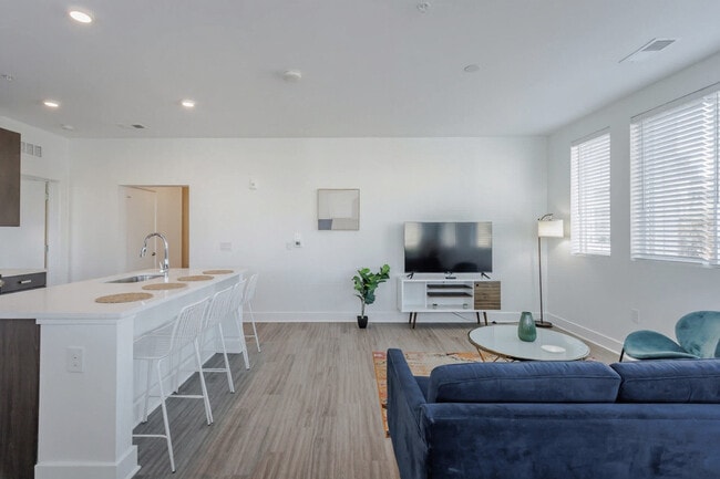 Building Photo - 601 E Pete Rose Wy