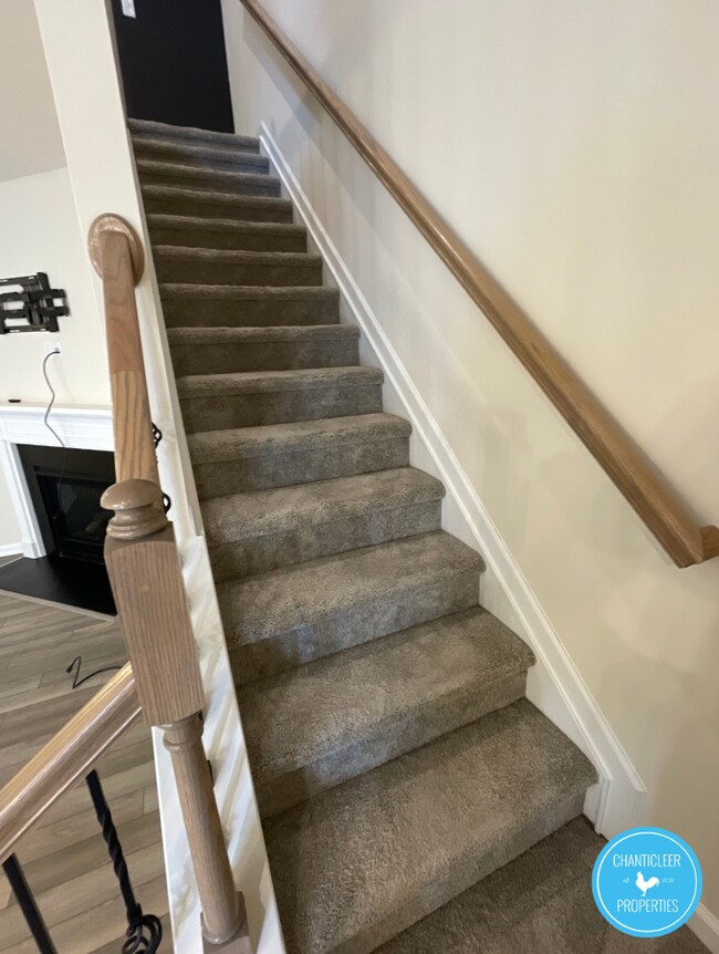 Building Photo - 222 White Oak Ridge Dr