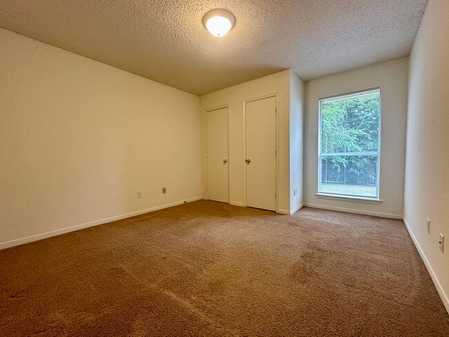 Building Photo - 638 Park Place Drive