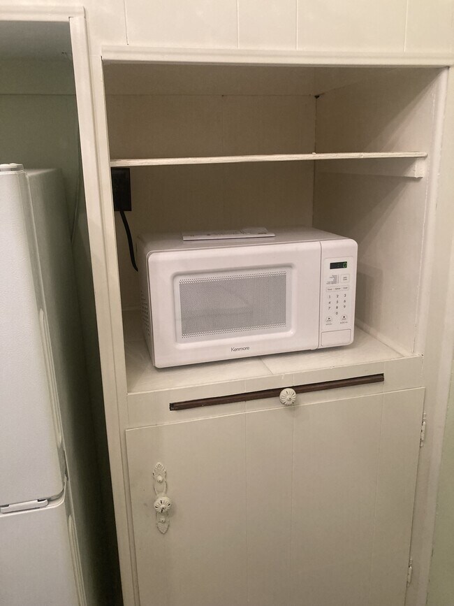 Building Photo - 2331 E Market St