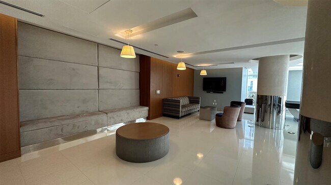 Building Photo - 41 SE 5th St