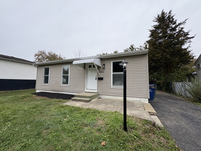 Building Photo - 2526 Queenswood Dr