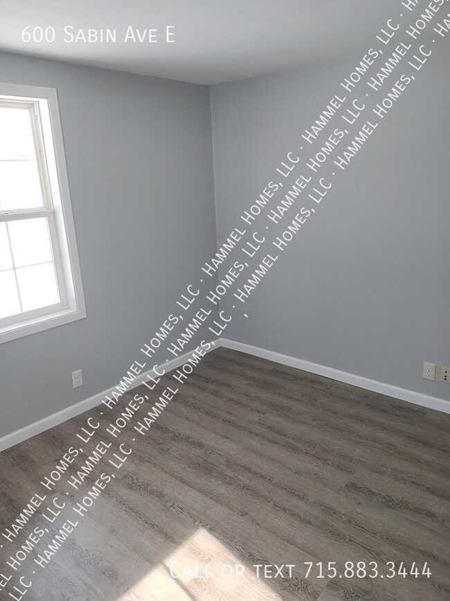 Building Photo - 600 Sabin Ave E