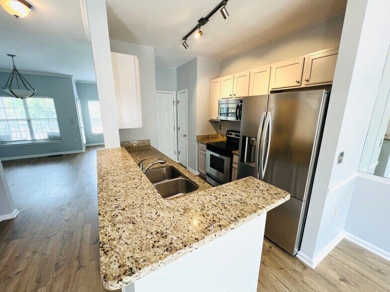 Kitchen - 1732 Pryor Rd SW