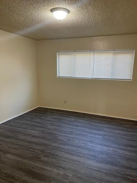 Building Photo - 405 Silverwood Ave