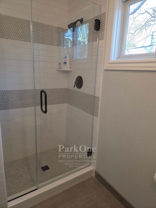 Building Photo - Charming Home with Detached Office in Lafayette Saranap