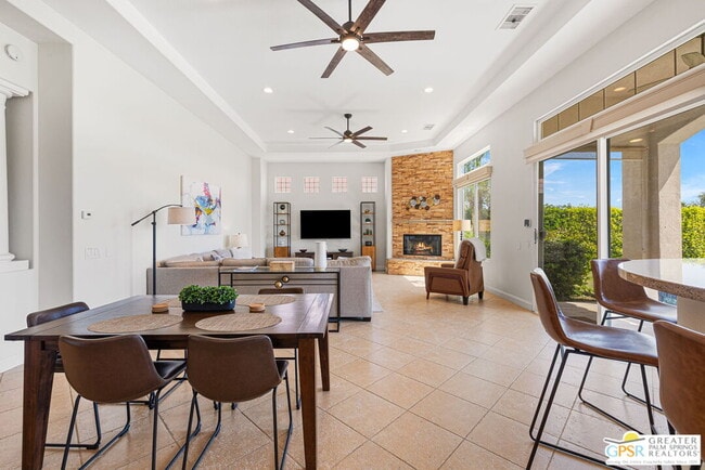 Building Photo - 88 Vía Las Flores