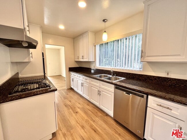 Building Photo - 6308 Villa Rosa Dr