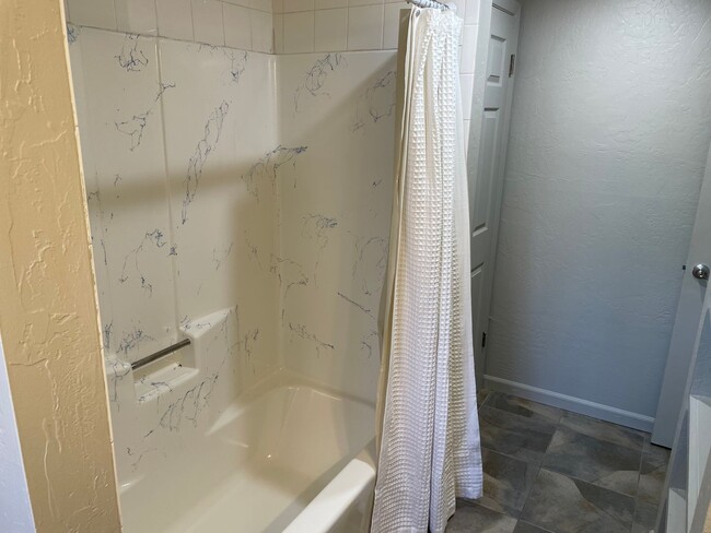 Building Photo - 586