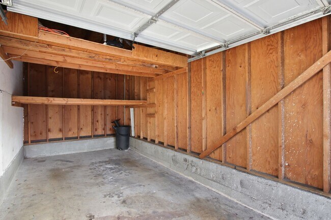 Building Photo - Available now!  2 Story 2/2.5 Condominium for Lease in Rancho Cucamonga!