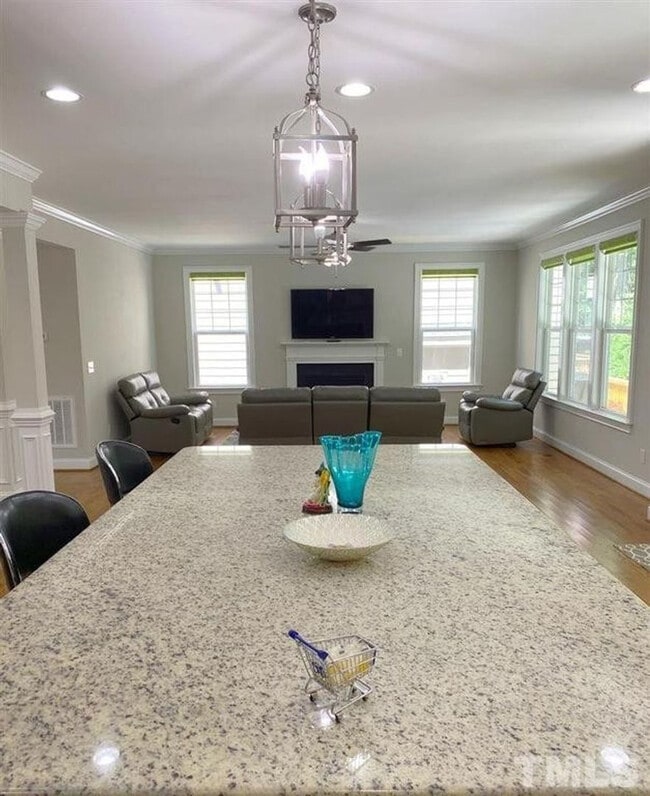 Building Photo - Room in House on Grande Chateau Ln