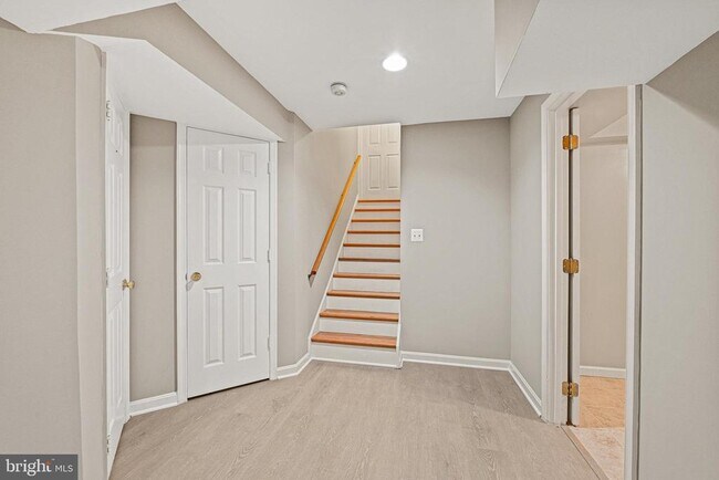 Building Photo - 9760 Hatmark Ct