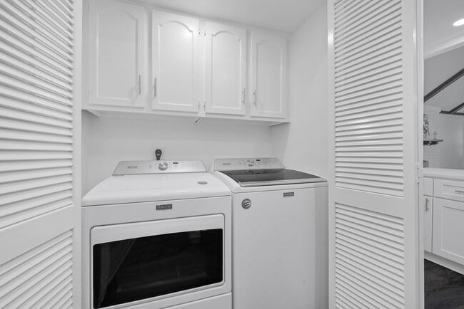 Building Photo - 2908 Camelot Ln