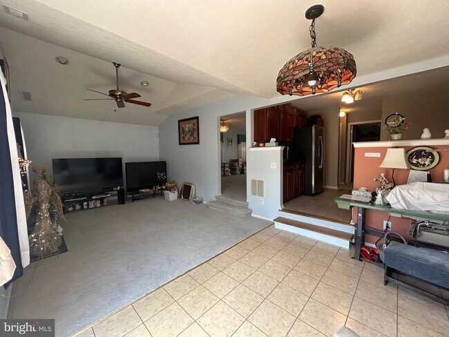 Building Photo - 21 Fieldcrest Dr