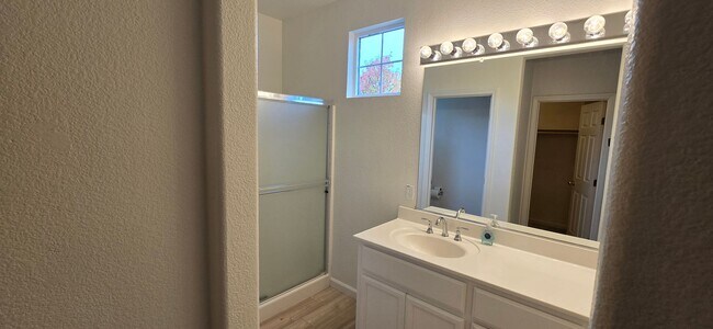 Building Photo - EPIC REA: 3 Bed/2.5 Bath Modern Comfort in a Prime Fairfield Location!