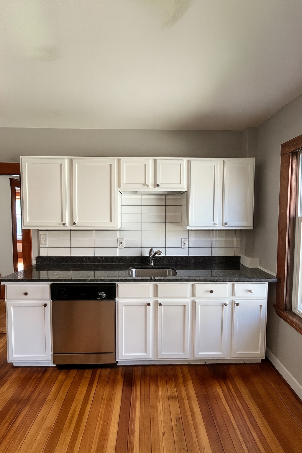 Building Photo - 97 Nightingale Ave