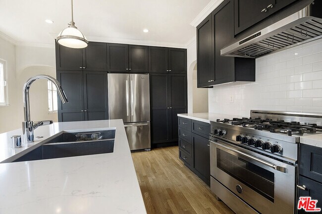 Building Photo - 450 N Orange Dr