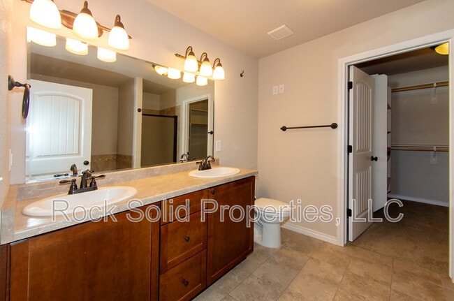 Building Photo - 3618 Woodhaven Dr