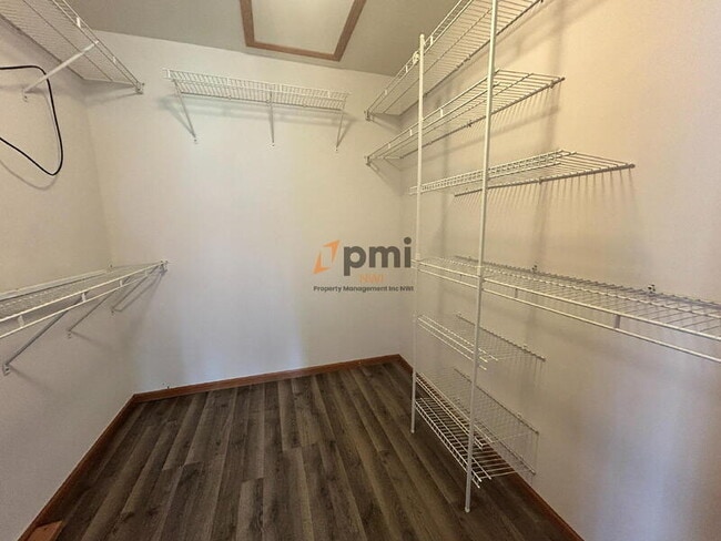 Building Photo - 396 Golden Oak Ct