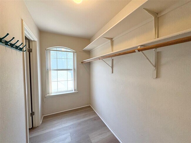 Building Photo - 1101 Wood Creek Dr