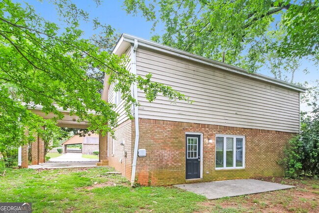 Building Photo - 2112 Golfview Dr SE