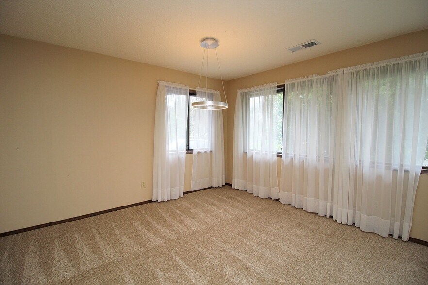 Building Photo - 2727 SE 58th Ave