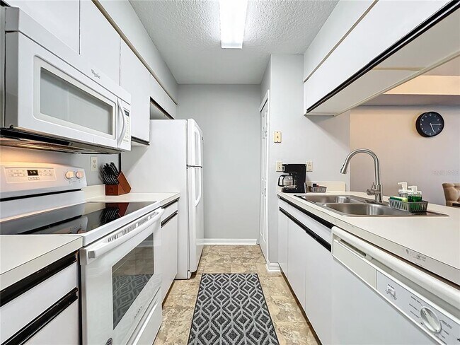 Building Photo - 2731 N Poinciana Blvd
