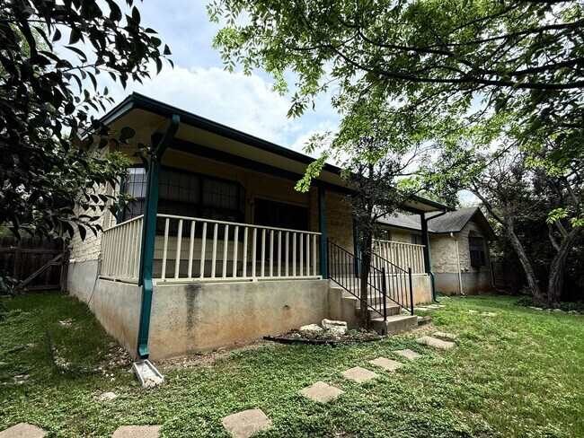 Building Photo - NEAR GOLF COURSE - WELL ESTABLISHED SPICEW...
