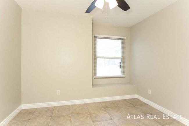 Building Photo - 1365 N Culpepper Ave